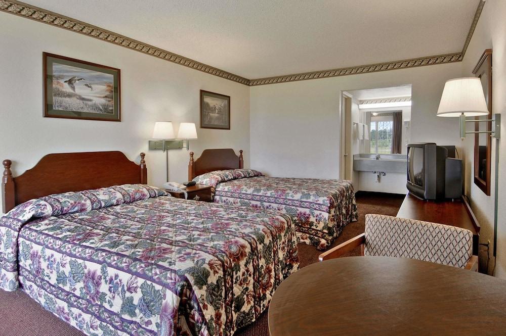 Rodeway Inn Конкорд Екстер'єр фото